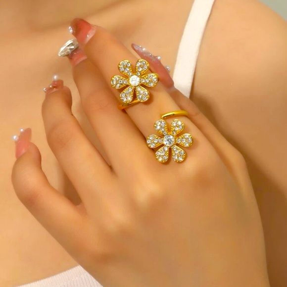 Rhinestone Flower Decor Cuff Ring - Picture 1 of 4